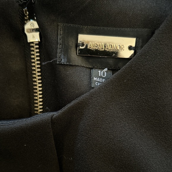 NWOT Alexia Admor Black Flounce Ruffle Sleeve Dress Exposed Gold Zipper sz 10 - Picture 3 of 3